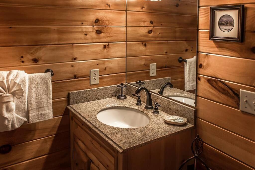 Vila Holly Tree Hideaway - Semi Secluded Mtn Setting Sevierville Exteriér fotografie