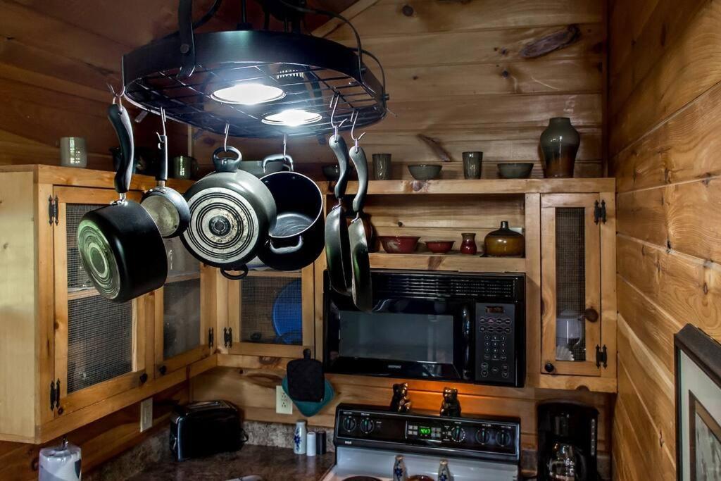 Vila Holly Tree Hideaway - Semi Secluded Mtn Setting Sevierville Exteriér fotografie